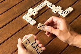 Cách chơi domino: Hướng dẫn chi tiết từ cơ bản đến nâng cao